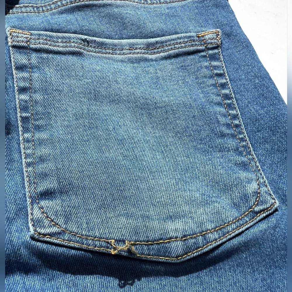 Good American Classic Denim Straight Leg Jeans - Picture 8 of 10